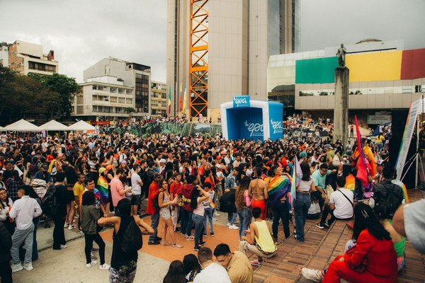 Cyril regard : l'expérience de magie close-up inoubliable à paris